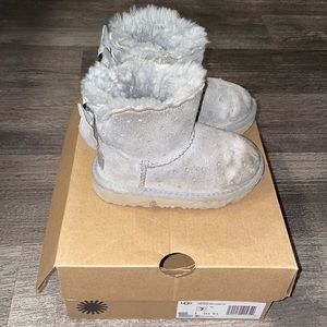 7 Toddler’s UGG Mini Bailey Bow Boots - Light Grey